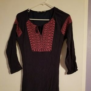 Solitaire embroidered tunic top. Size S.